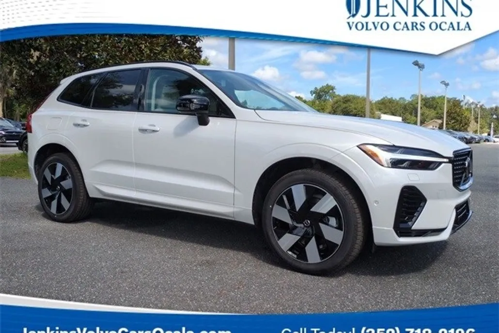 2025 Volvo XC60 T8 Plus photo 1