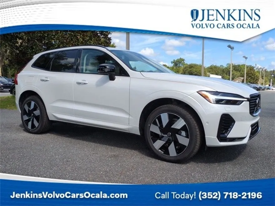 2025 Volvo XC60 T8 Plus photo 1