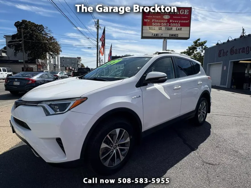 2018 Toyota RAV4 Hybrid LE photo 1