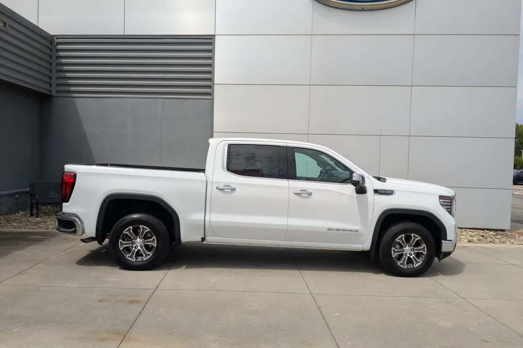 2024 Gmc Sierra 1500 SLT photo 1