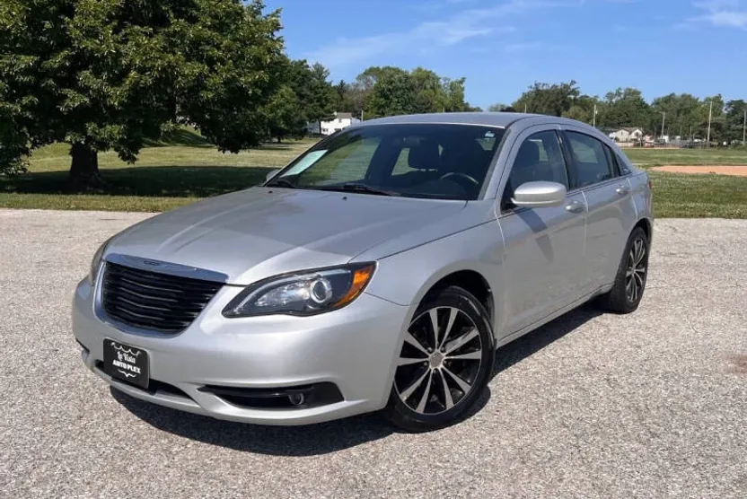 2012 Chrysler 200 Touring photo 1