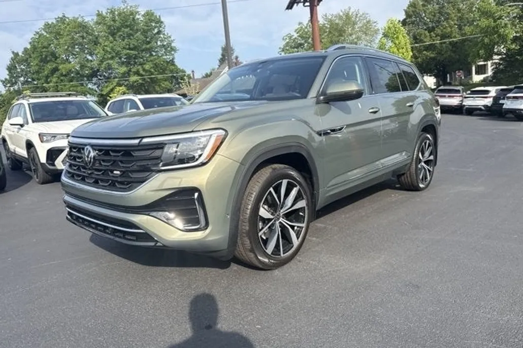 2025 Volkswagen Atlas SEL Premium R-Line photo 1