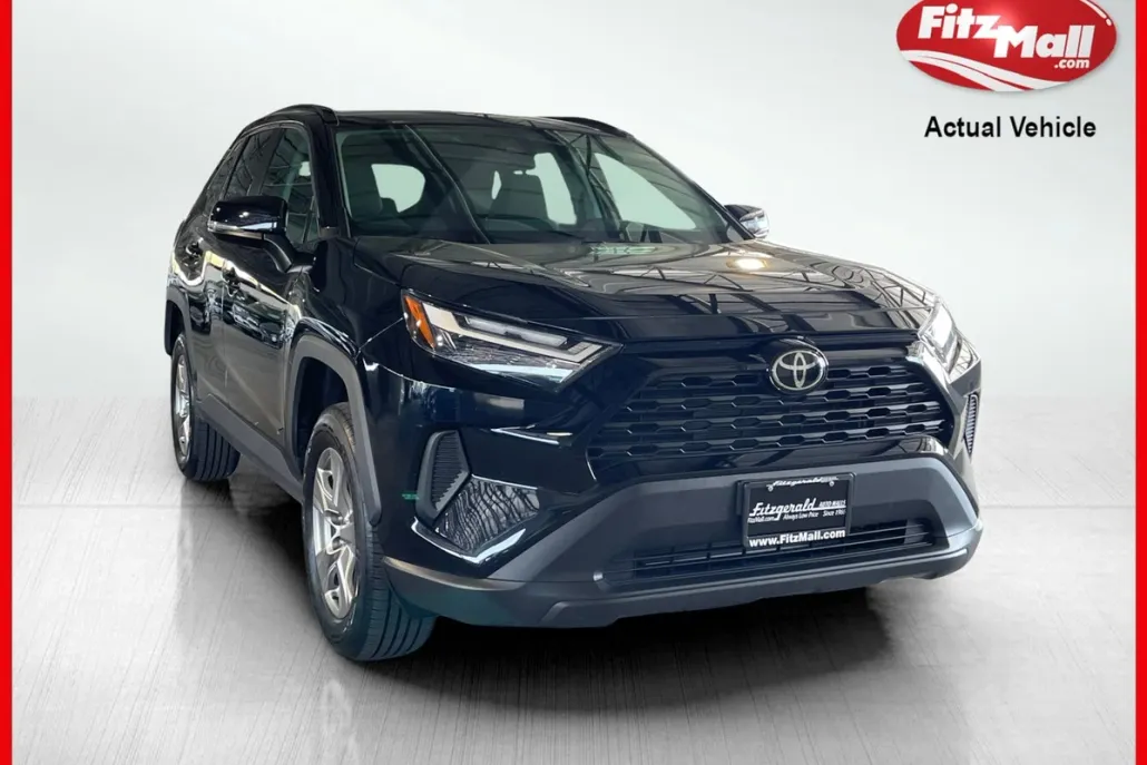 2024 Toyota RAV4 XLE photo 1