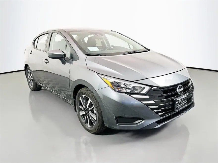 2025 Nissan Versa 1.6 SV photo 1