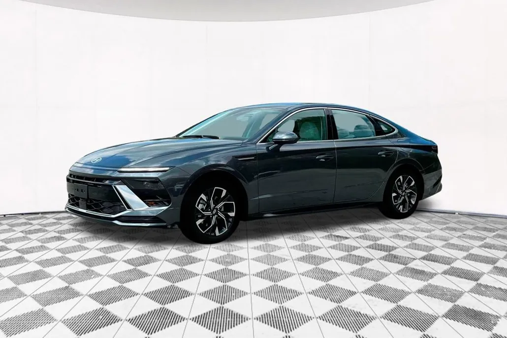 2024 Hyundai Sonata SEL photo 1