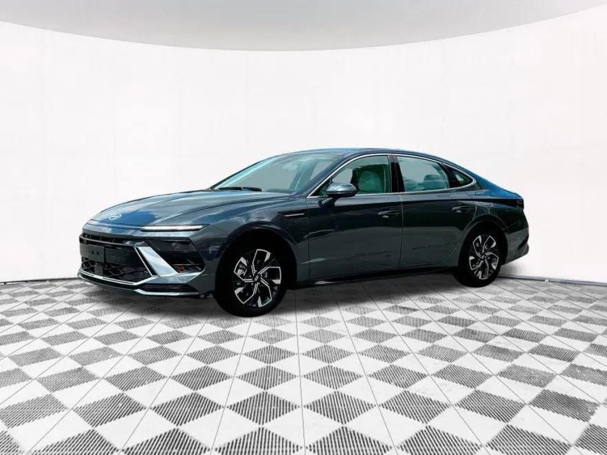 2024 Hyundai Sonata SEL photo 1