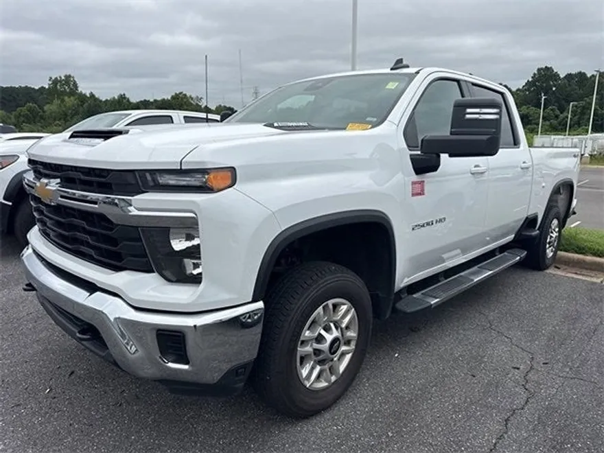 2024 Chevrolet Silverado 2500HD LT photo 1