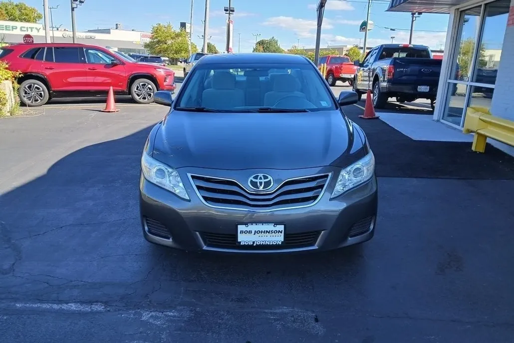 2011 Toyota Camry LE photo 1
