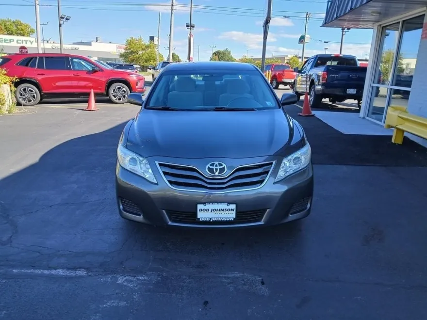 2011 Toyota Camry LE photo 1