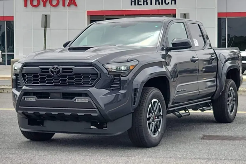 2025 Toyota Tacoma TRD Sport photo 1