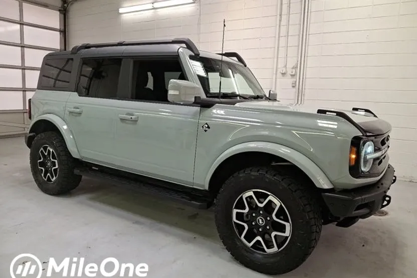 2022 Ford Bronco Outer Banks photo 1