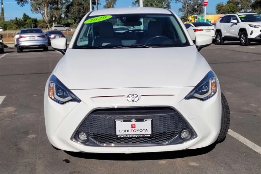 2020 Toyota Yaris XLE photo 1