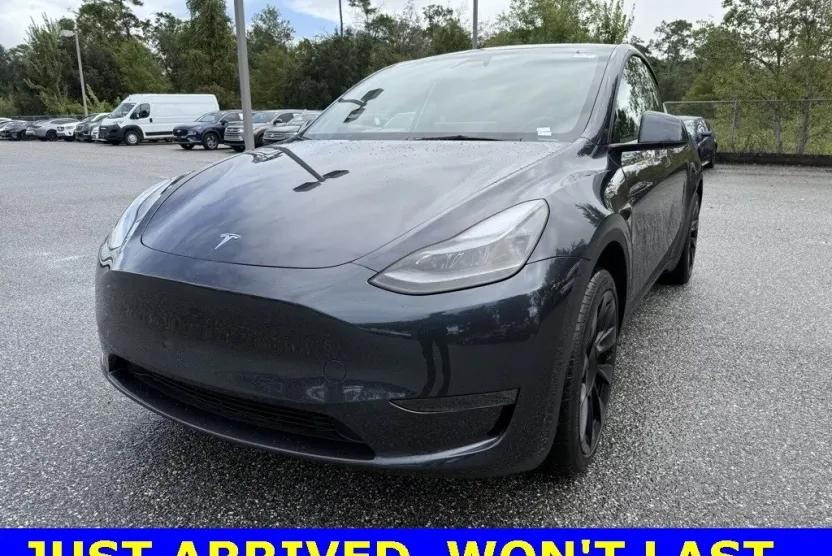 2024 Tesla Model Y Standard Range photo 1