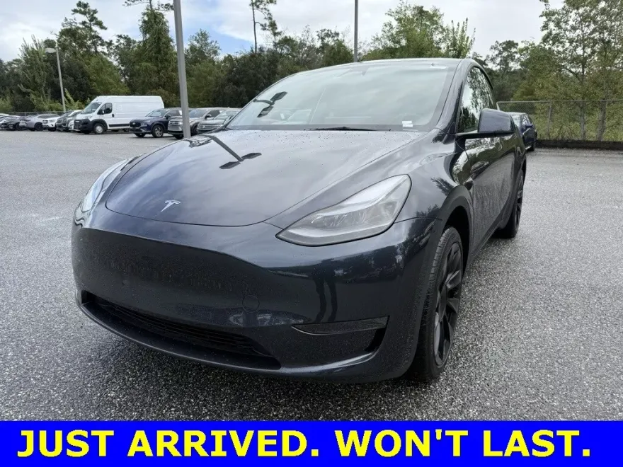 2024 Tesla Model Y Standard Range photo 1