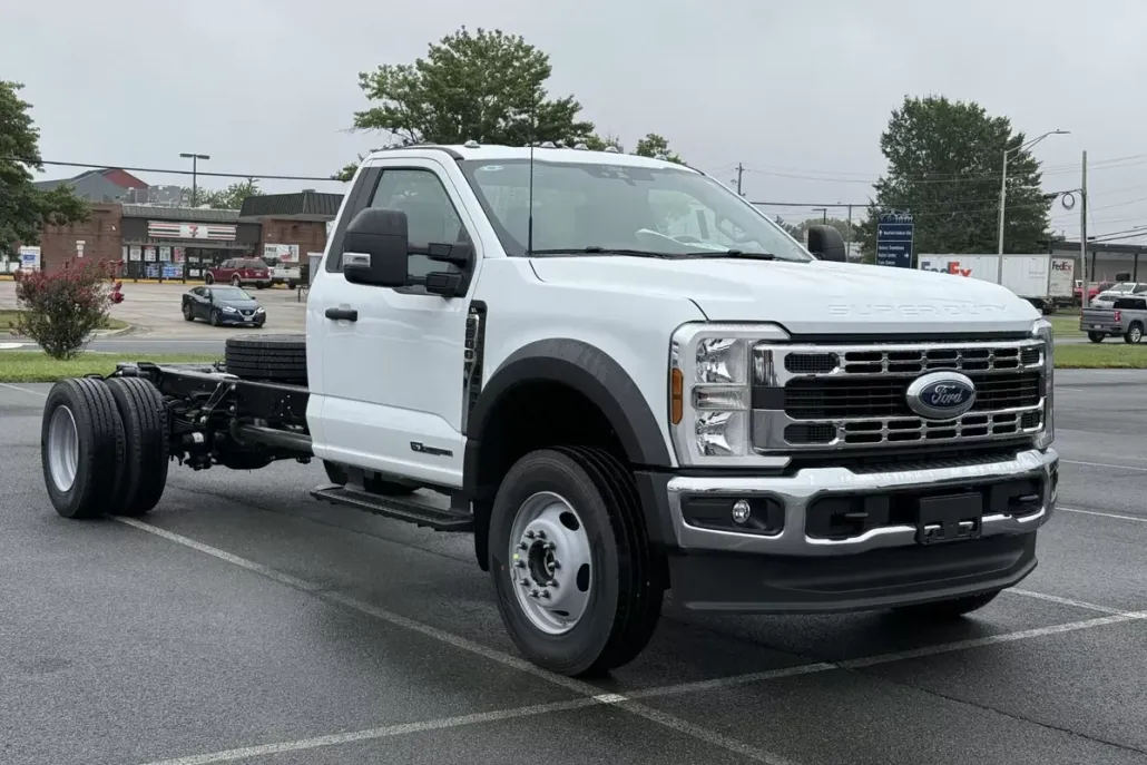 2025 Ford F-600 photo 1