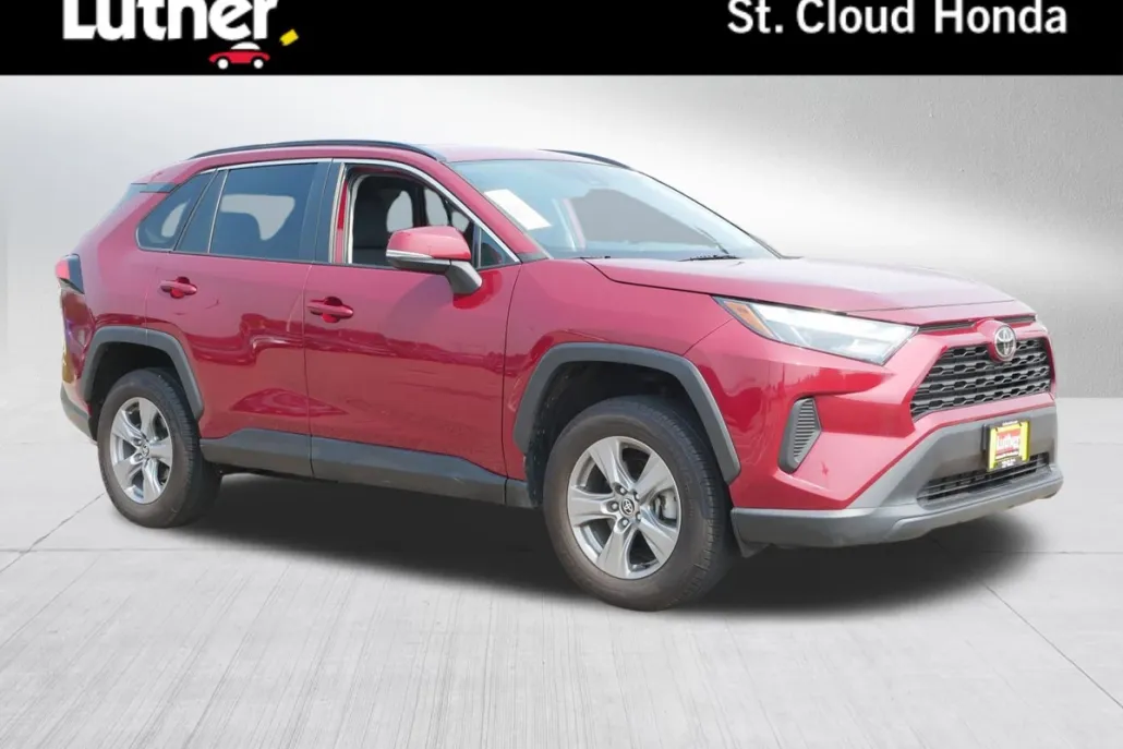 2022 Toyota RAV4 XLE photo 1