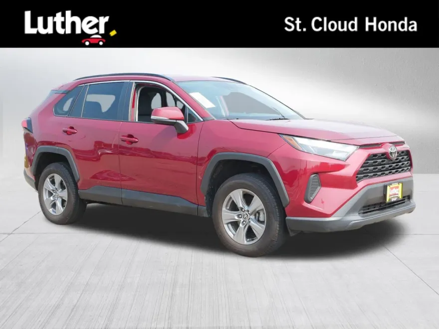 2022 Toyota RAV4 XLE photo 1