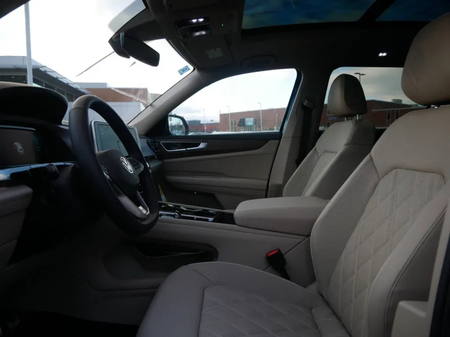 2025 Volkswagen Atlas SEL Premium R-Line photo 1
