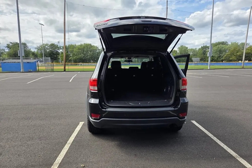2013 Jeep Grand Cherokee Laredo photo 1