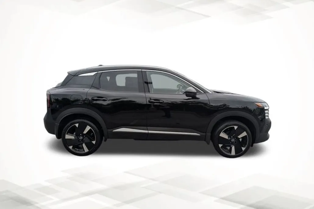 2025 Nissan Kicks SR photo 1