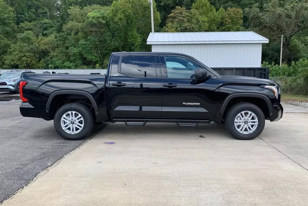 2026 Toyota Tundra SR5 CrewMax photo 1