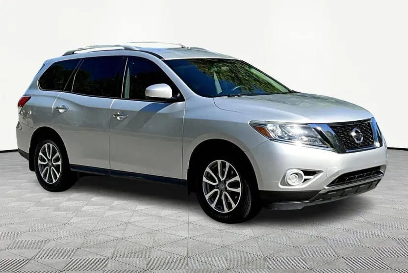 2015 Nissan Pathfinder S photo 1