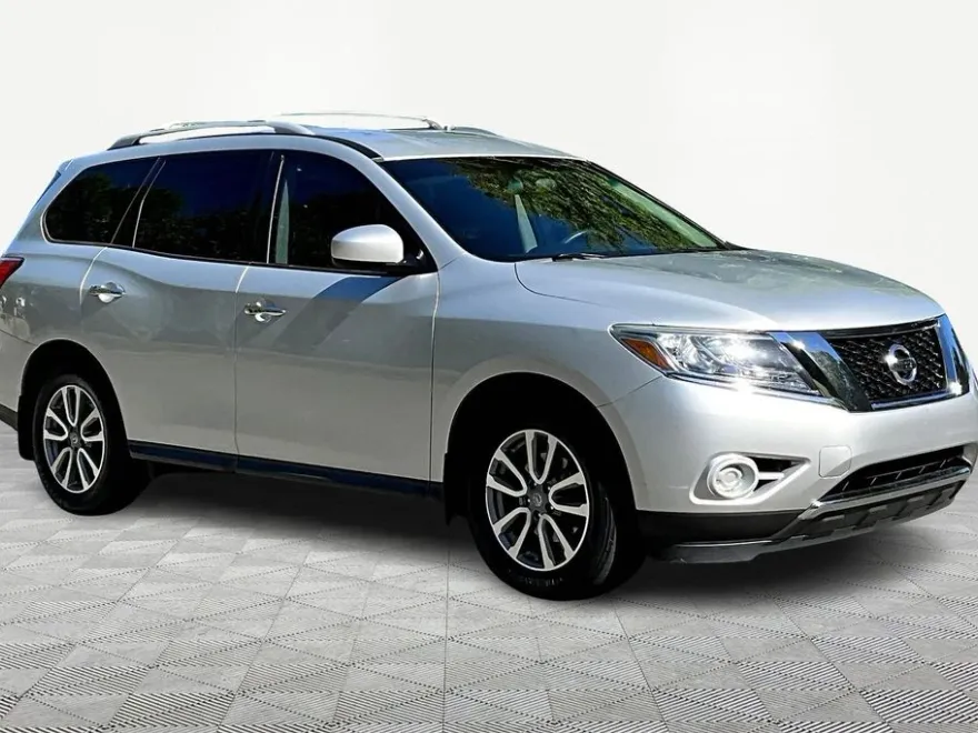 2015 Nissan Pathfinder S photo 1