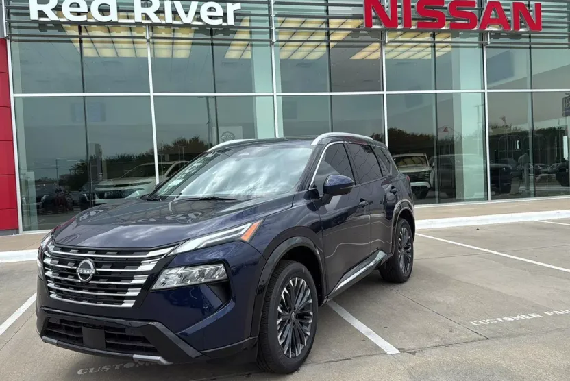2025 Nissan Rogue Platinum photo 1