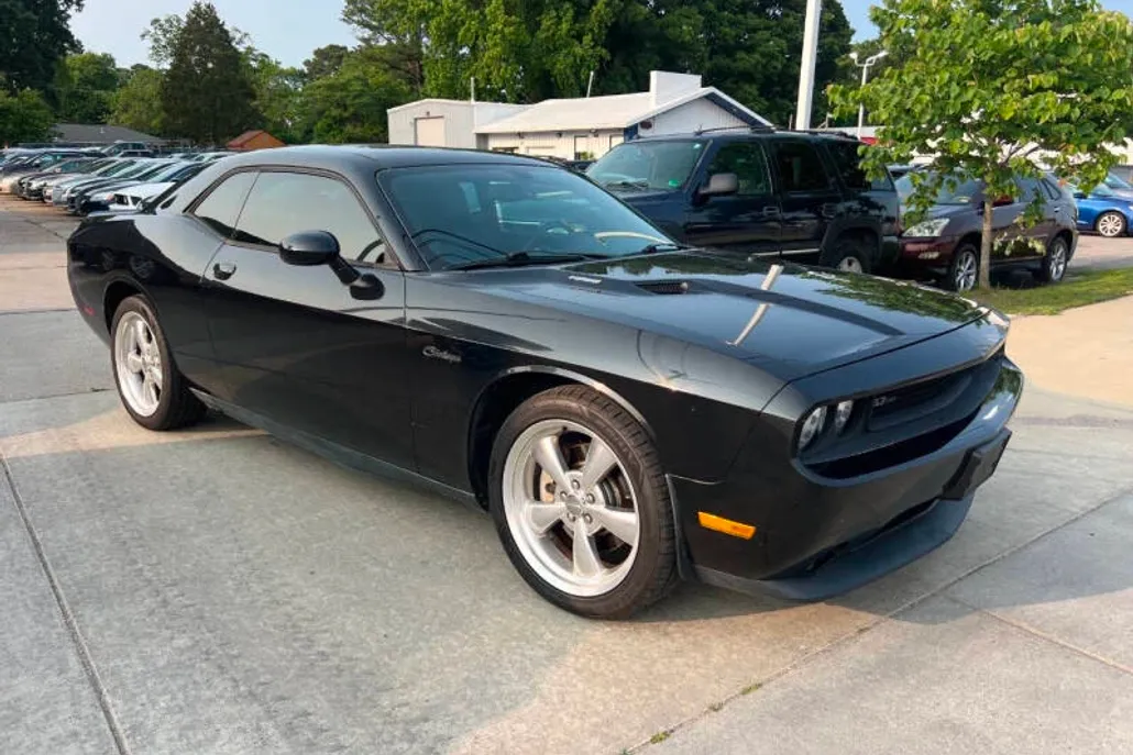 2011 Dodge Challenger R/T Plus photo 1