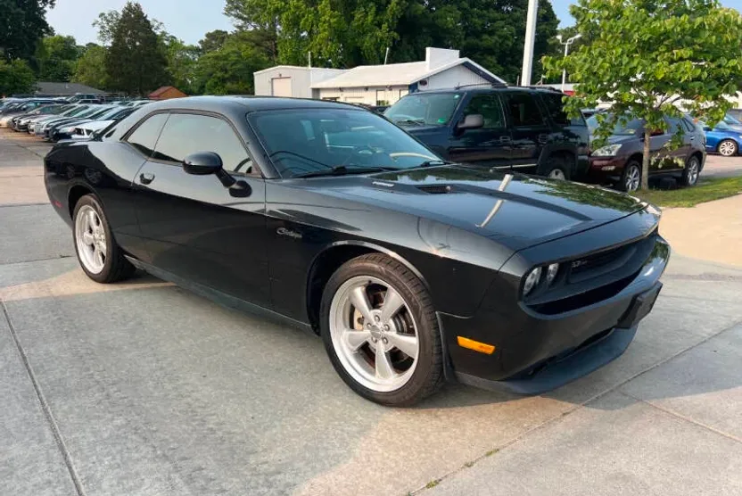 2011 Dodge Challenger R/T Plus photo 1