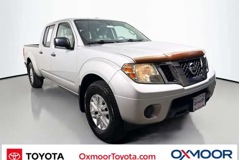 2016 Nissan Frontier SV Crew Cab photo 1