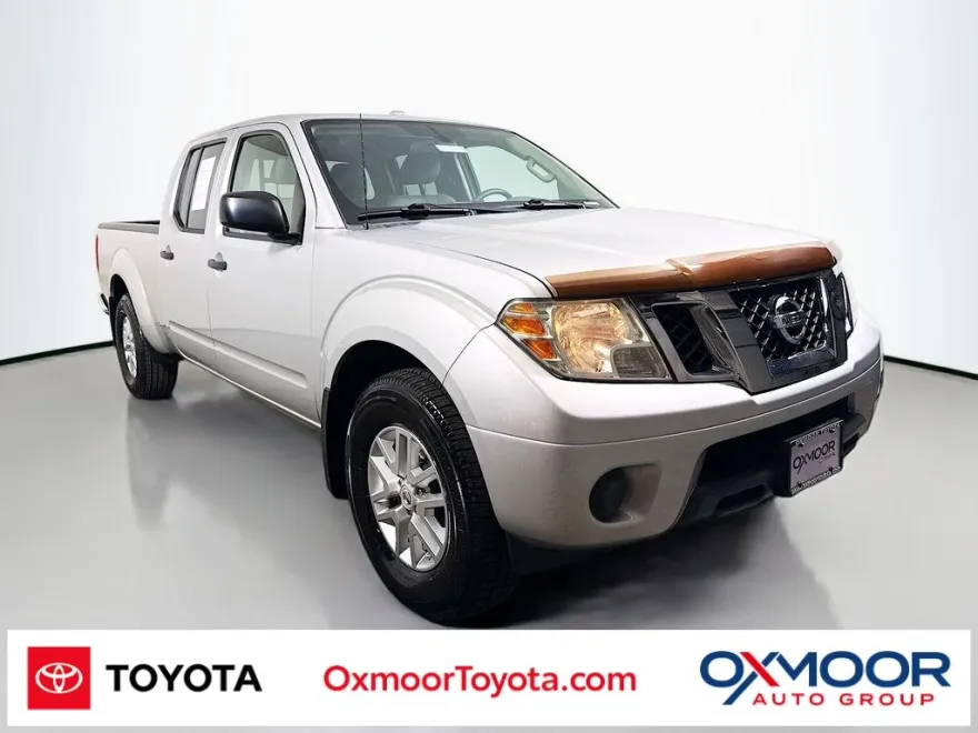 2016 Nissan Frontier SV Crew Cab photo 1