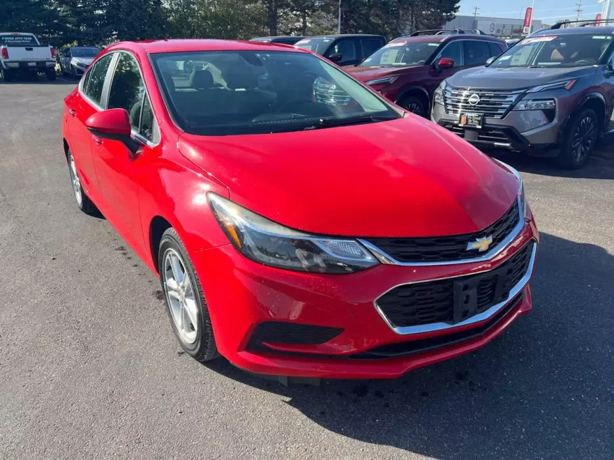 2018 Chevrolet Cruze LT photo 1