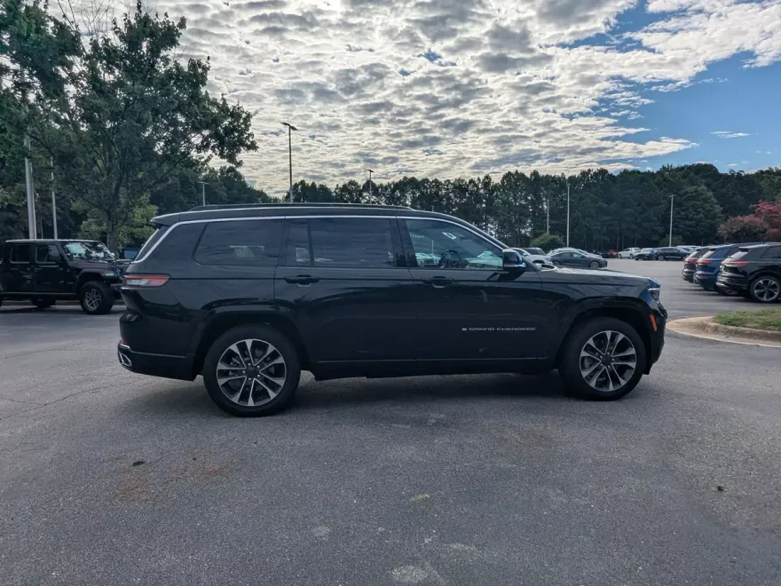 2025 Jeep Grand Cherokee Overland photo 1
