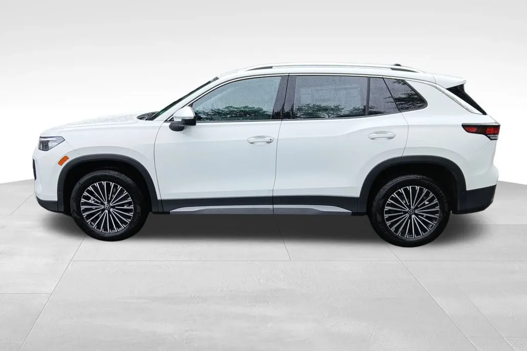 2025 Volkswagen Tiguan S photo 1