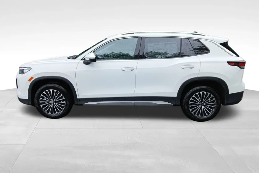 2025 Volkswagen Tiguan S photo 1