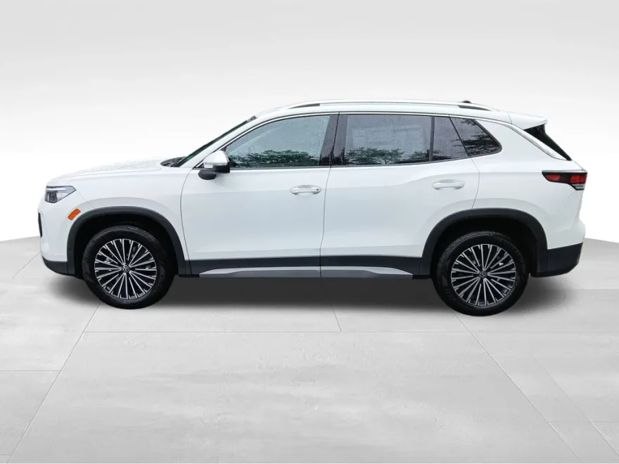 2025 Volkswagen Tiguan S photo 1
