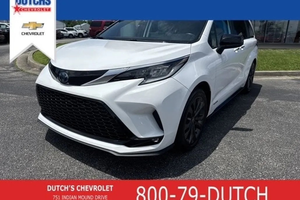 2021 Toyota Sienna XSE photo 1