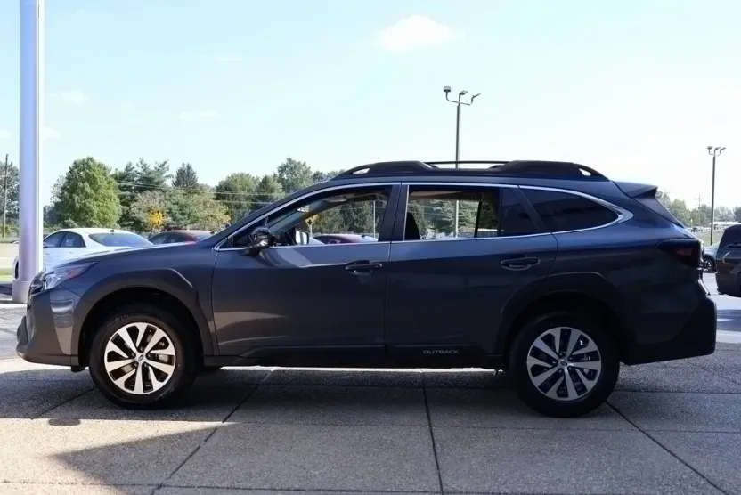 2025 Subaru Outback Premium photo 1