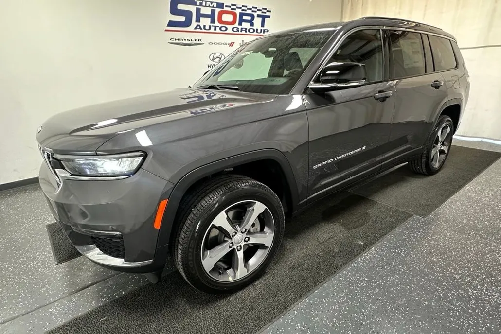 2025 Jeep Grand Cherokee Limited photo 1