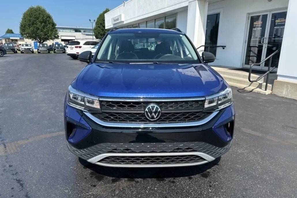 2022 Volkswagen Taos S photo 1