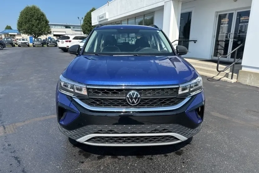 2022 Volkswagen Taos S photo 1