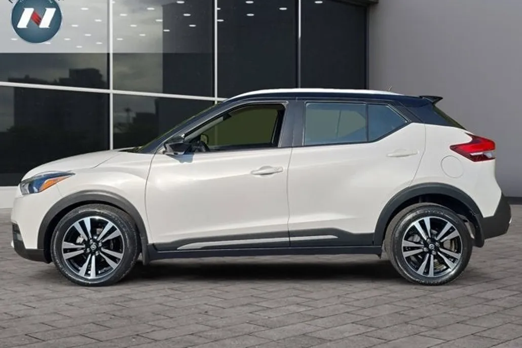 2020 Nissan Kicks SR photo 1