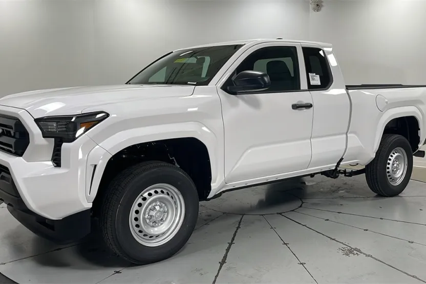 2025 Toyota Tacoma SR XtraCab photo 1