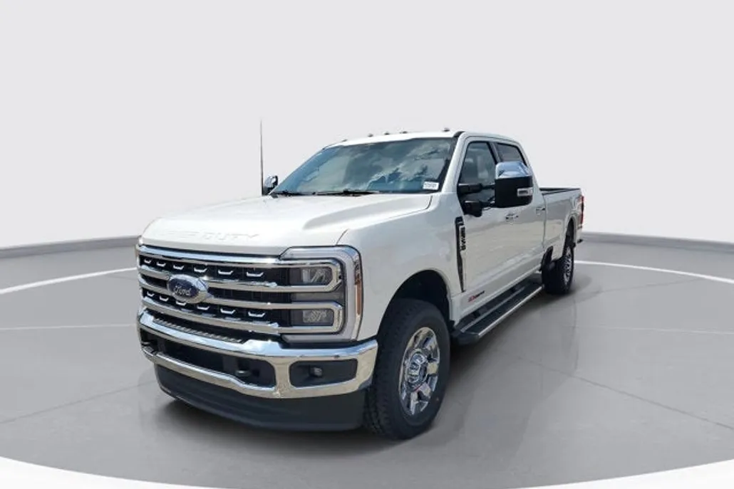 2026 Ford F-350 Lariat photo 1