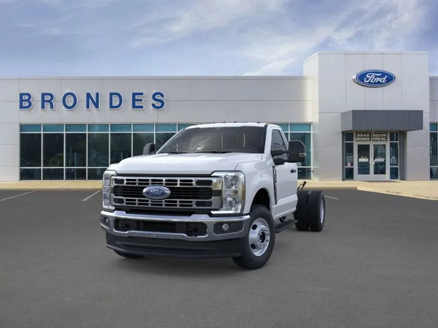 2025 Ford F-350 photo 1