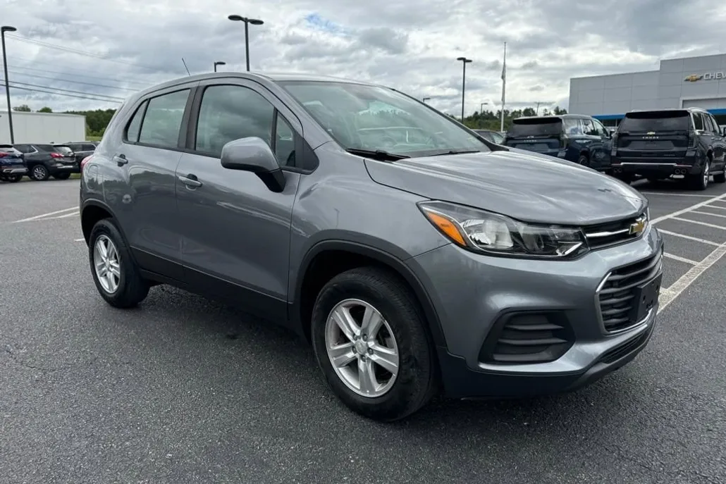 2020 Chevrolet Trax LS photo 1