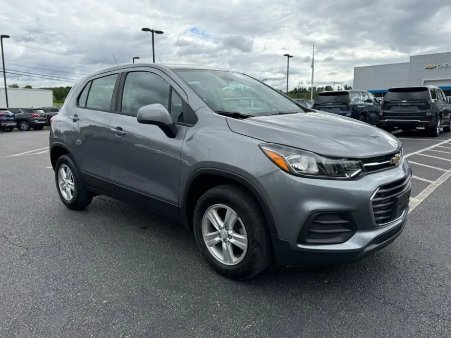 2020 Chevrolet Trax LS photo 1