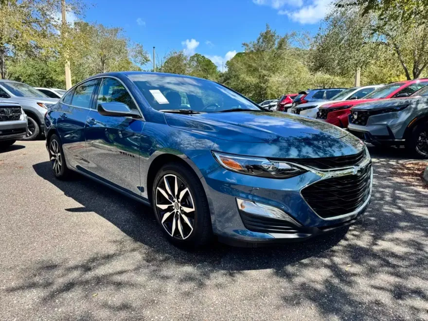 2025 Chevrolet Malibu RS photo 1