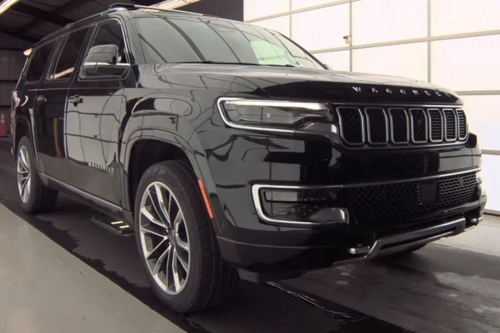 2024 Jeep Wagoneer L Series III photo 1